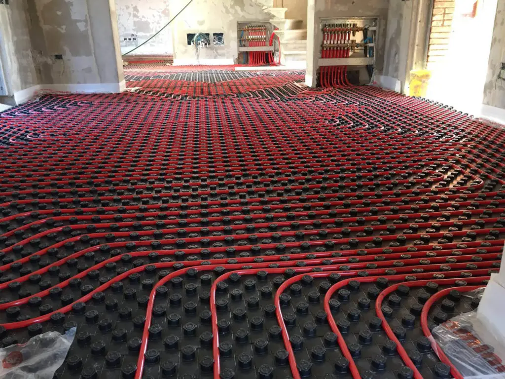 Impianto a pavimento con serpentine e collettori